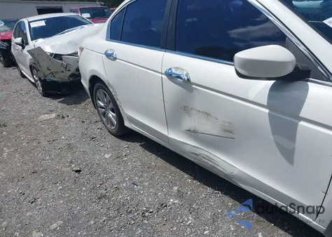 2011 Honda Accord Exl z USA, uszkodzony, nr VIN 1HGCP3F85BA031055